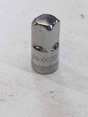 86-002d Dewalt 1/4 Inch To 3/8 Square Drive Socket Tool Adapter