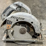 Vintage Skilsaw Circular Model 552 6 1/2 - Not Working. Fixed Price $25.00.