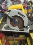 Dewalt Heavy-duty 1/4 Inch Circular Saw ( DW367 ) 120 Volt Tested. Fixed Price $75.51.