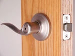Kwikset Signature Series Tustin Privacy Lever Satin Nickel 730TNL15 #8AK. Fixed Price $14.49.