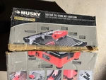 Husky THD750L Tile Saw 1/4HP 6.5A (130049-5 Ao J3). Fixed Price $100.00.